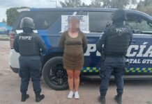 Detienen a mujer con más de 500 d0s|s de posible dr0*ga en Guanajuato