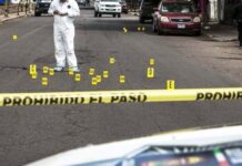 Ejecutan a una pareja y abandonan sus cuerpos en plena calle de Cuernavaca