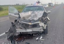 Un tráiler volcó tras chocar con dos carros en la carretera libre a Celaya