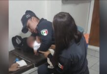 Salvan municipales de Ecatepec la vida de un bebé que se asfixiaba