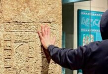 Toca Bad Bunny pieza de Museo de Antropología pese a prohibición