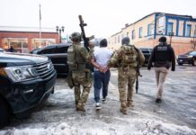 Bloquea juez federal deportación del niño de 5 años detenido por ICE