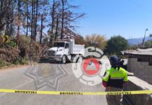 Fatal accidente entre camión y motocicleta deja un fallecido en Pinal de Amoles